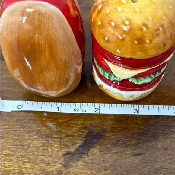 Hot Dog and Burger Salt and Pepper Shakers Kitchen Housewares Table Eat Food BBQ - Picture 6 of 7